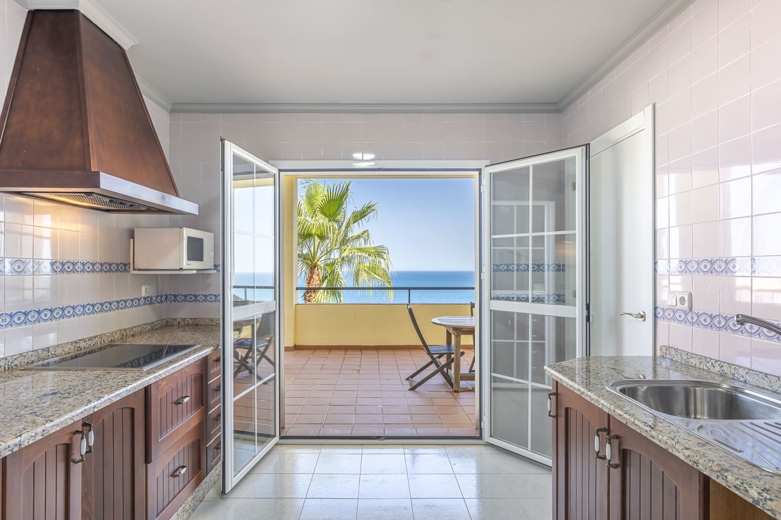 3 soveværelse Lejlighed til salg i Manilva med swimmingpool garage - € 469.000 (Ref: 10042690)