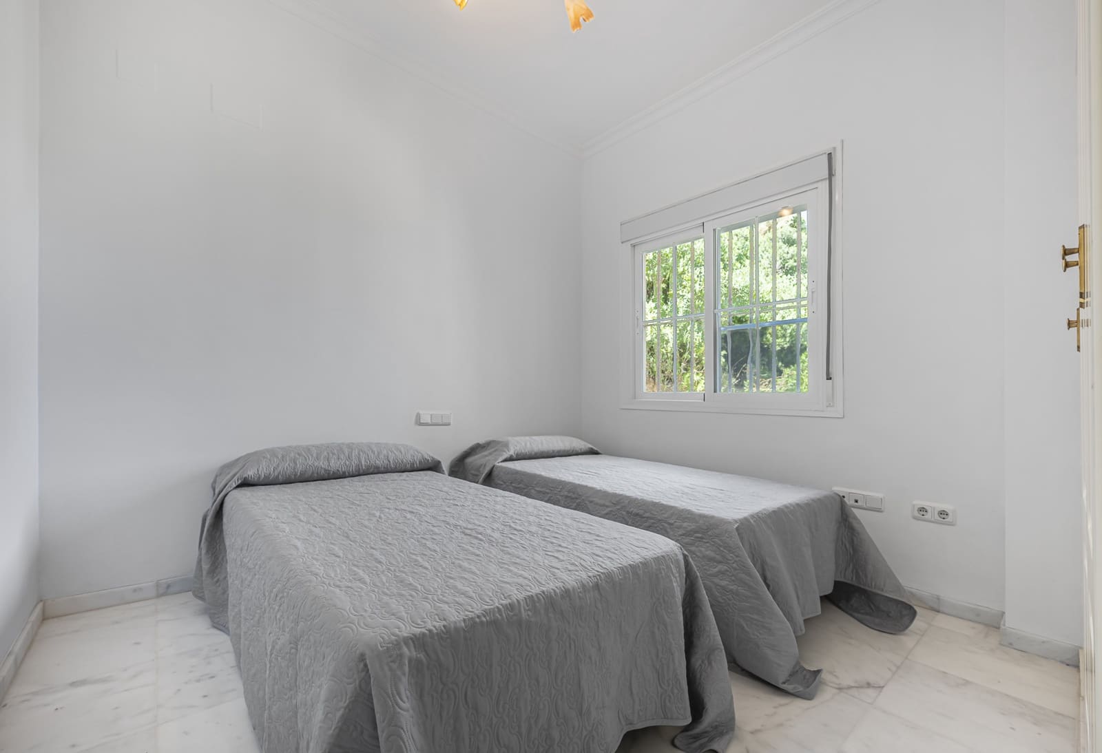 3 soveværelse Lejlighed til salg i Manilva med swimmingpool garage - € 469.000 (Ref: 10042690)