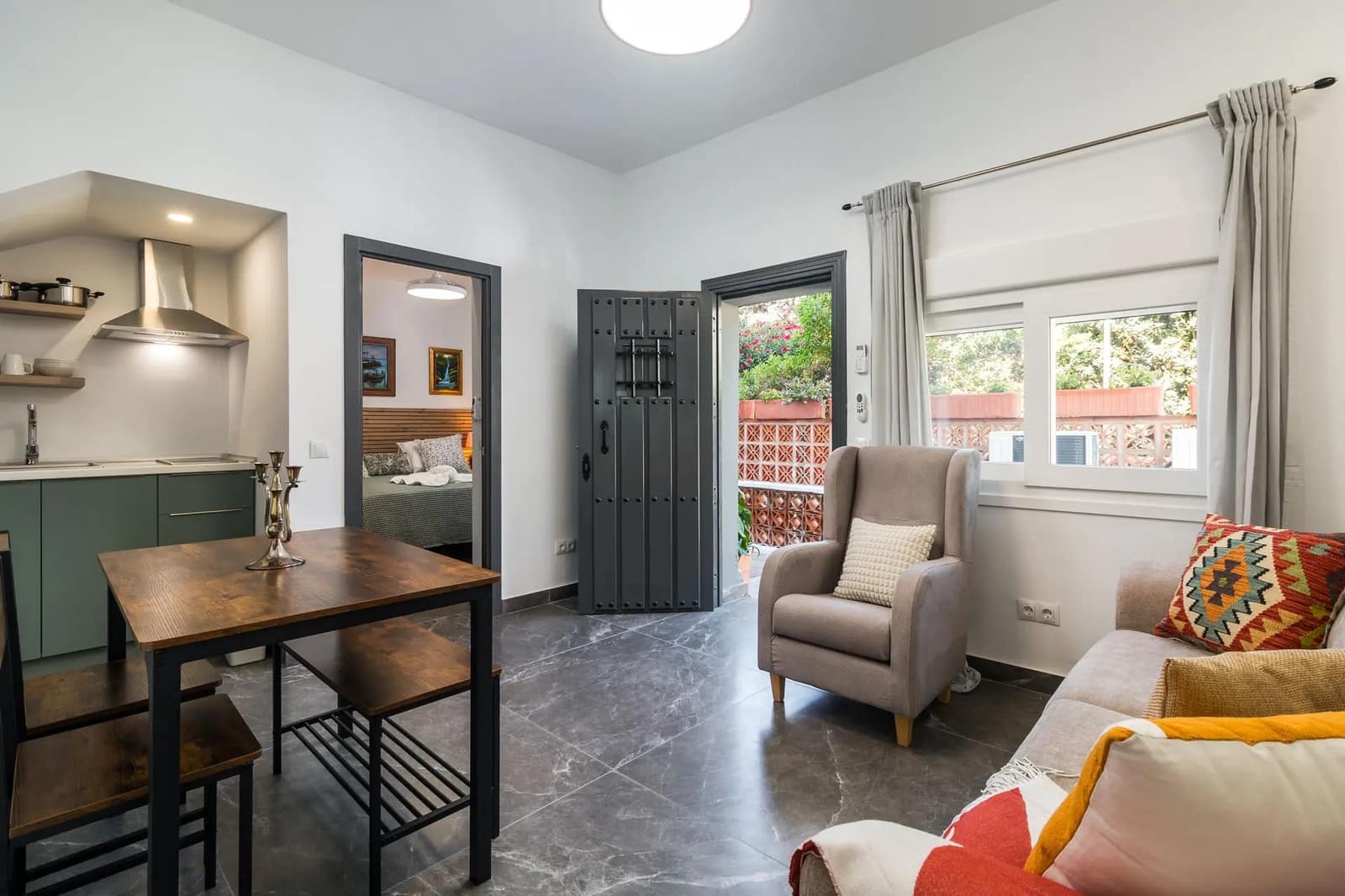 9 slaapkamer Villa te koop in Manilva met zwembad - € 1.250.000 (Ref: 10067678)