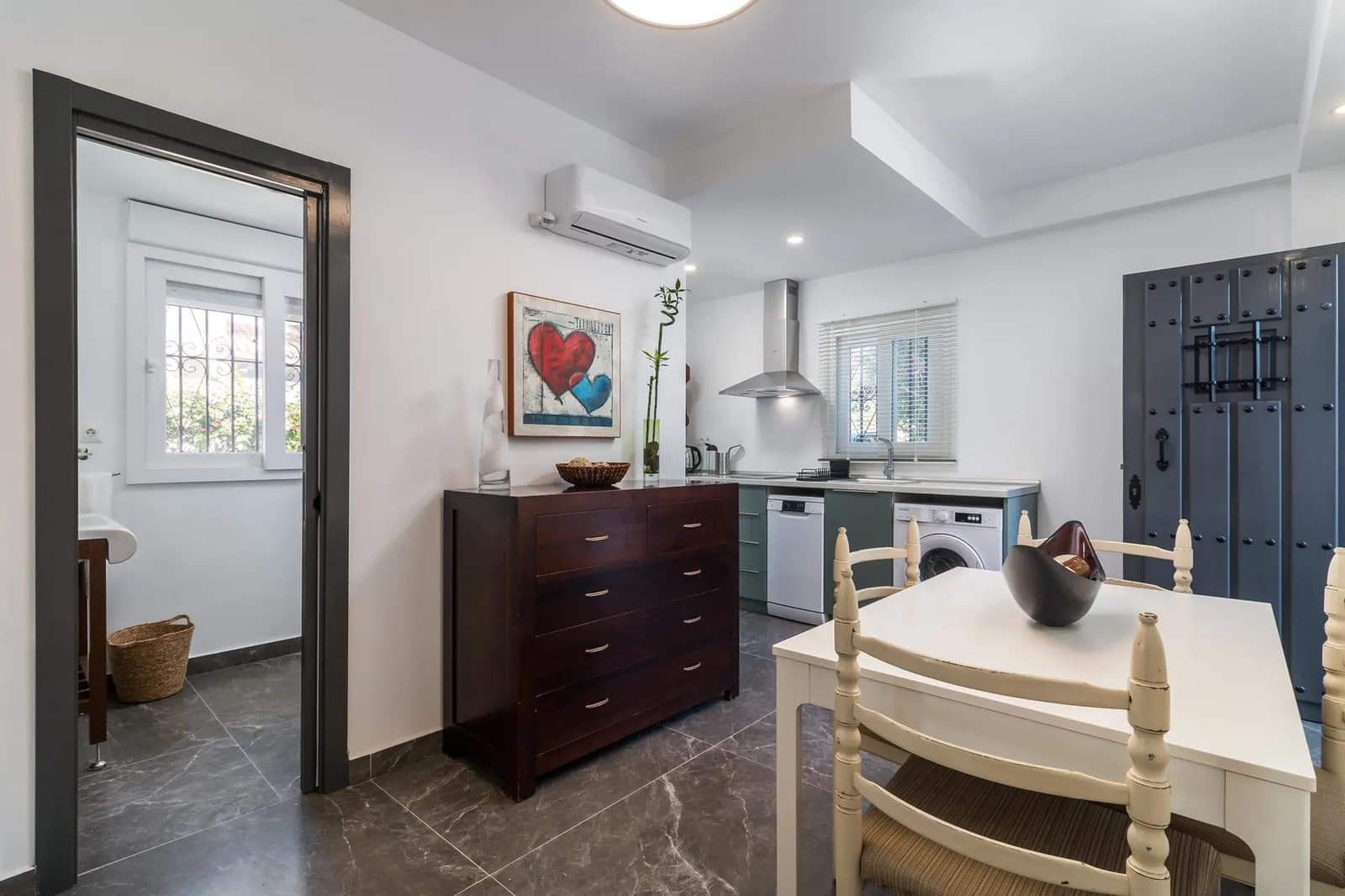 9 slaapkamer Villa te koop in Manilva met zwembad - € 1.250.000 (Ref: 10067678)