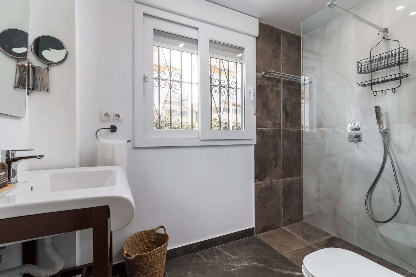 9 slaapkamer Villa te koop in Manilva met zwembad - € 1.250.000 (Ref: 10067678)