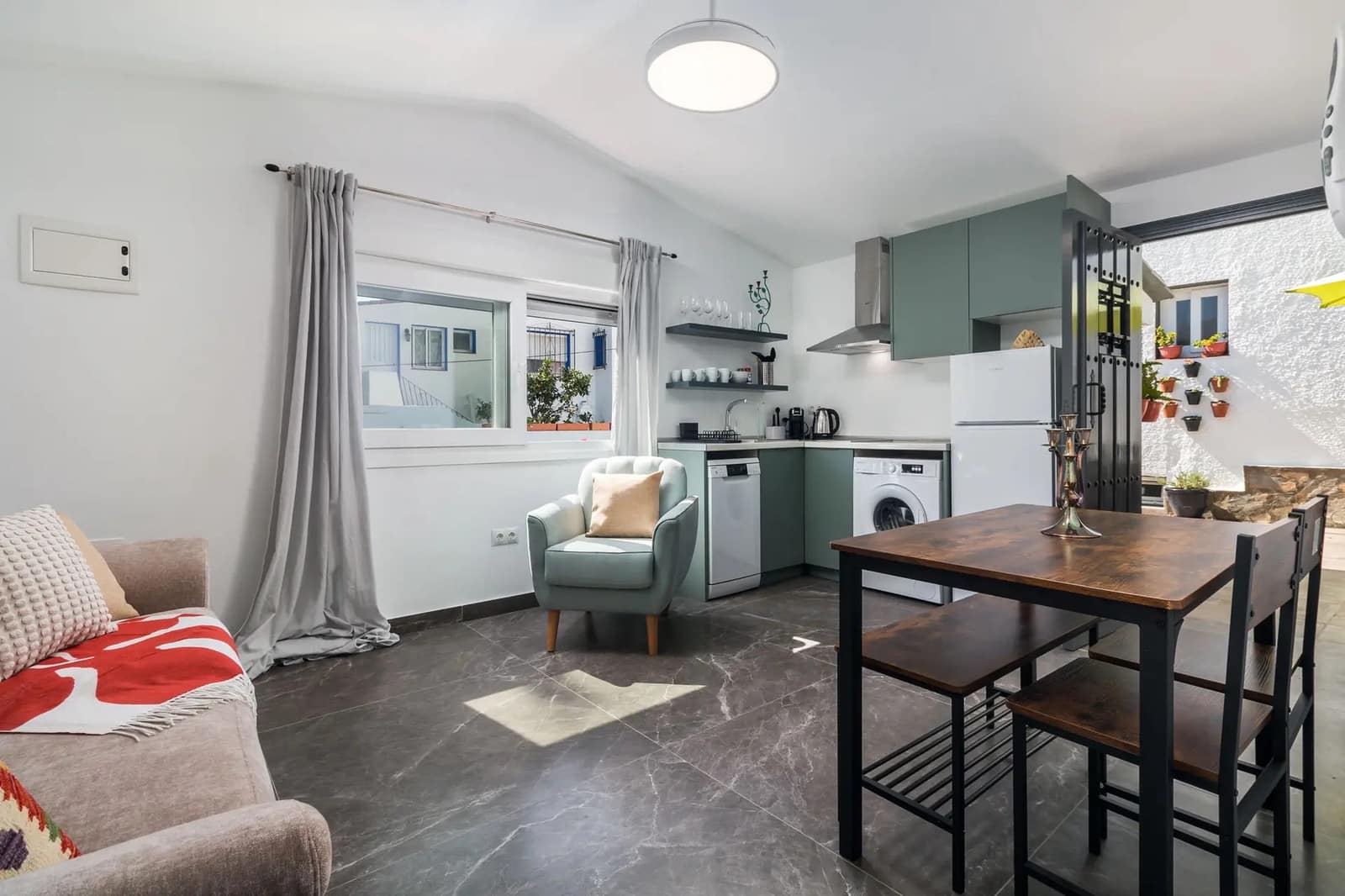 9 slaapkamer Villa te koop in Manilva met zwembad - € 1.250.000 (Ref: 10067678)