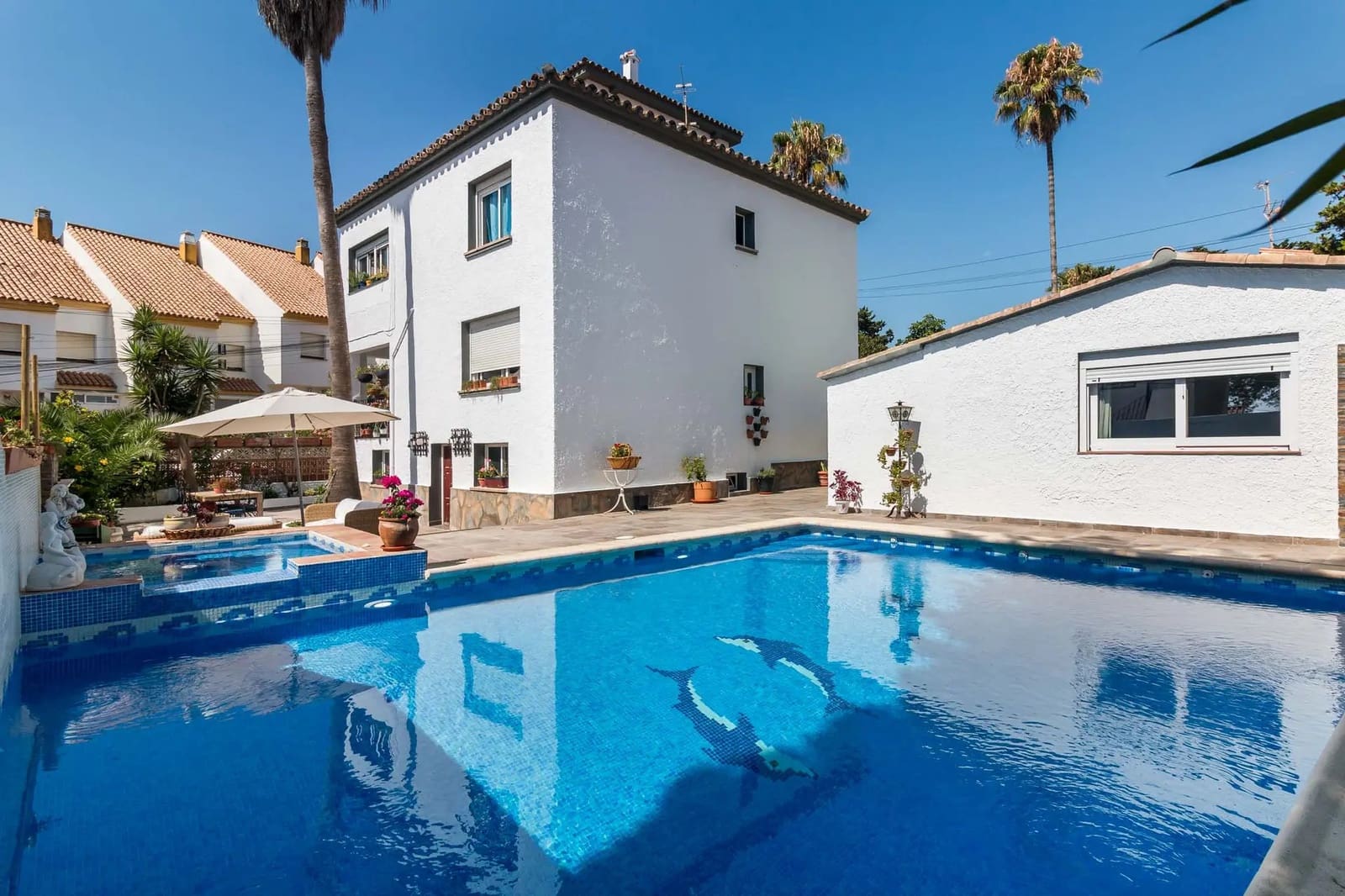 9 slaapkamer Villa te koop in Manilva met zwembad - € 1.250.000 (Ref: 10067678)