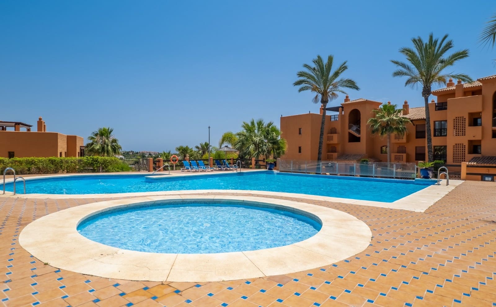 2 bedroom Apartment for sale in Benahavis with pool garage - € 480,000 (Ref: 10139391)