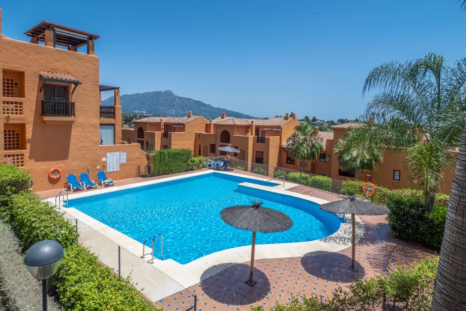 2 bedroom Apartment for sale in Benahavis with pool garage - € 480,000 (Ref: 10139391)