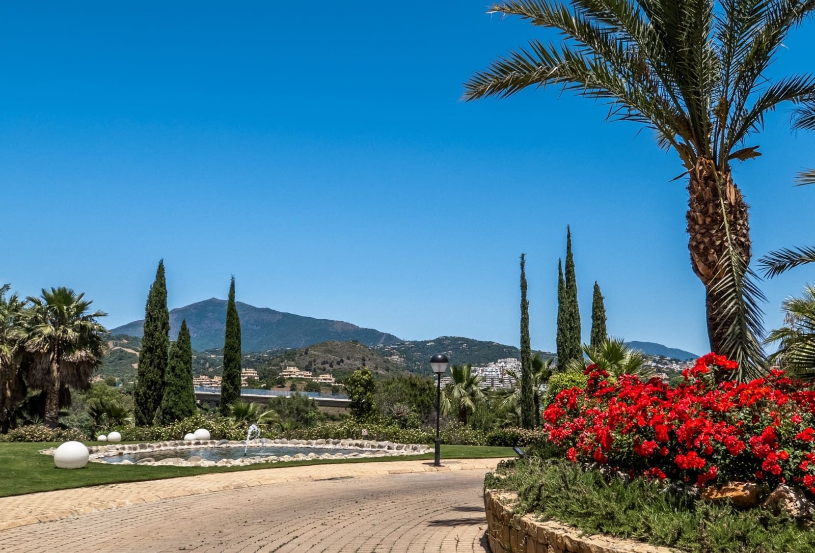 2 bedroom Apartment for sale in Benahavis with pool garage - € 480,000 (Ref: 10139391)