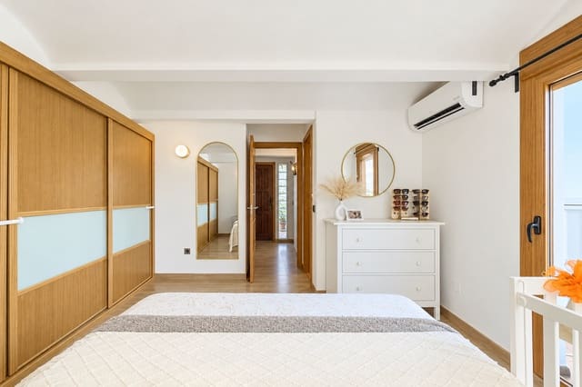 3 sovrum Semi-fristående Villa till salu i Bahía Dorada, Estepona med pool garage - 599 000 € (Ref: 10159275)