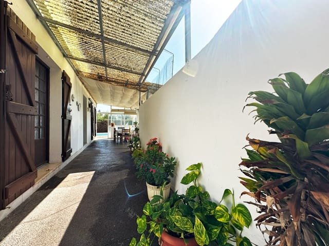 6 Zimmer Haus zu verkaufen in El Velerín, Estepona mit Pool Garage - 689.000 € (Ref: 8865469)