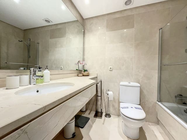 Apartamento de 2 habitaciones en Casares en venta con piscina garaje - 315.000 € (Ref: 8865471)