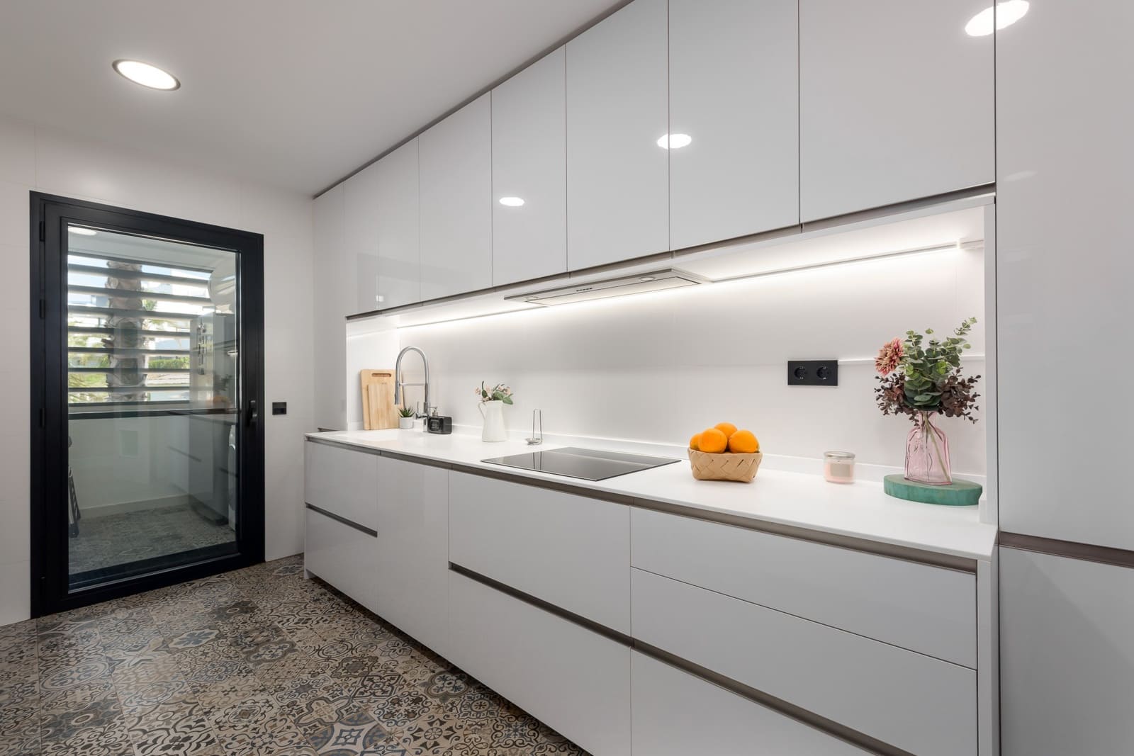 3 sypialnia Apartament na sprzedaż w Estepona z basenem garażem - 860 000 € (Ref: 8869546)