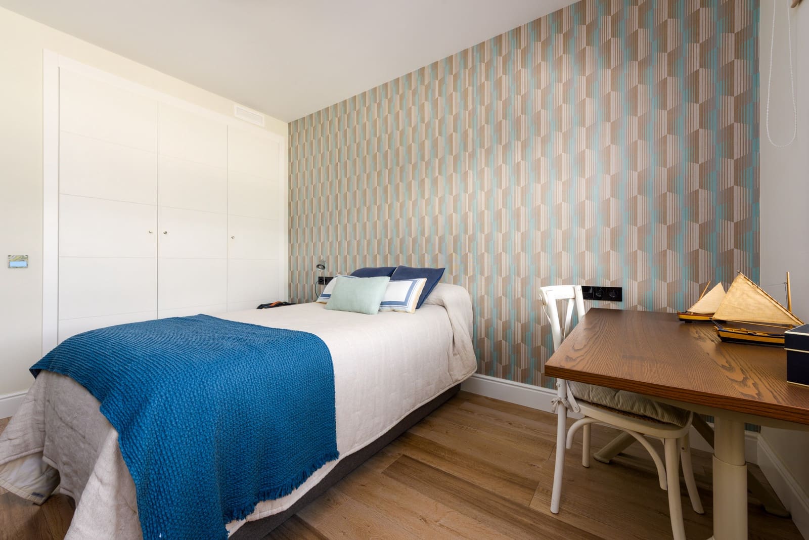 3 sypialnia Apartament na sprzedaż w Estepona z basenem garażem - 860 000 € (Ref: 8869546)