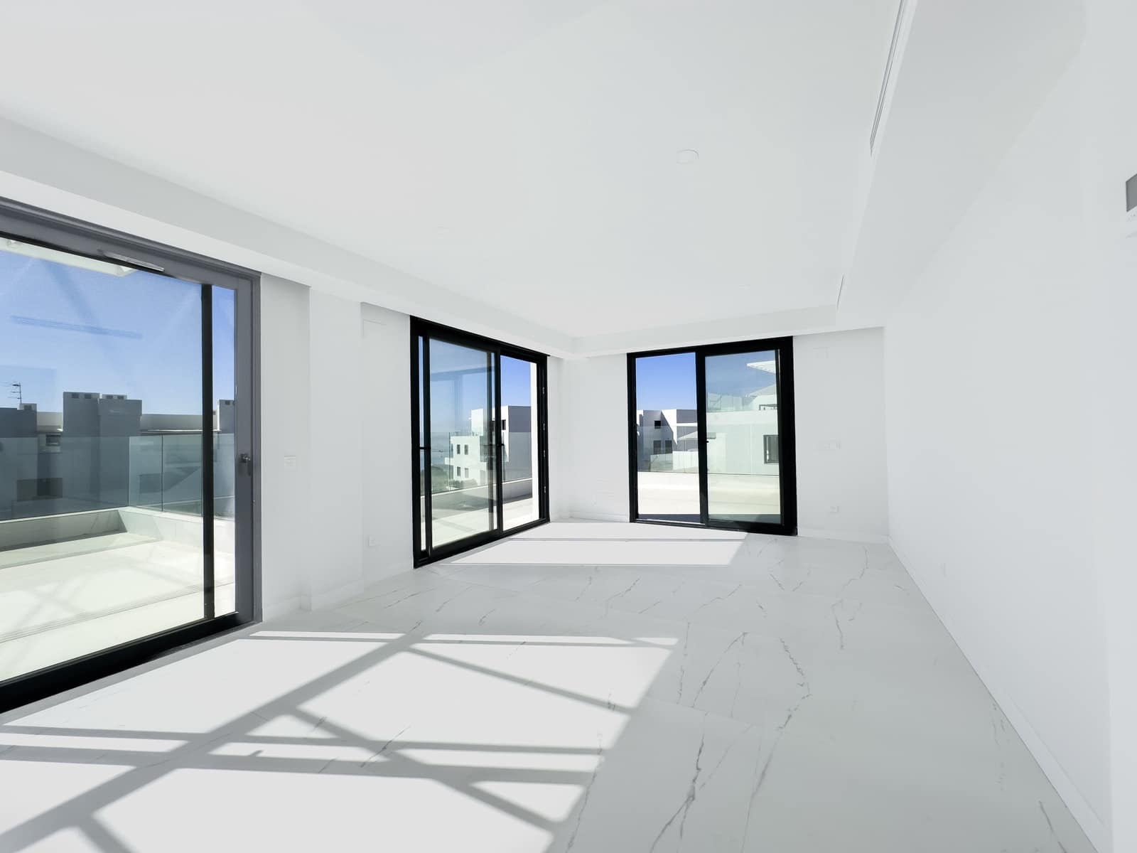 2 chambre Penthouse à vendre à Casares avec piscine garage - 649 000 € (Ref: 8907442)