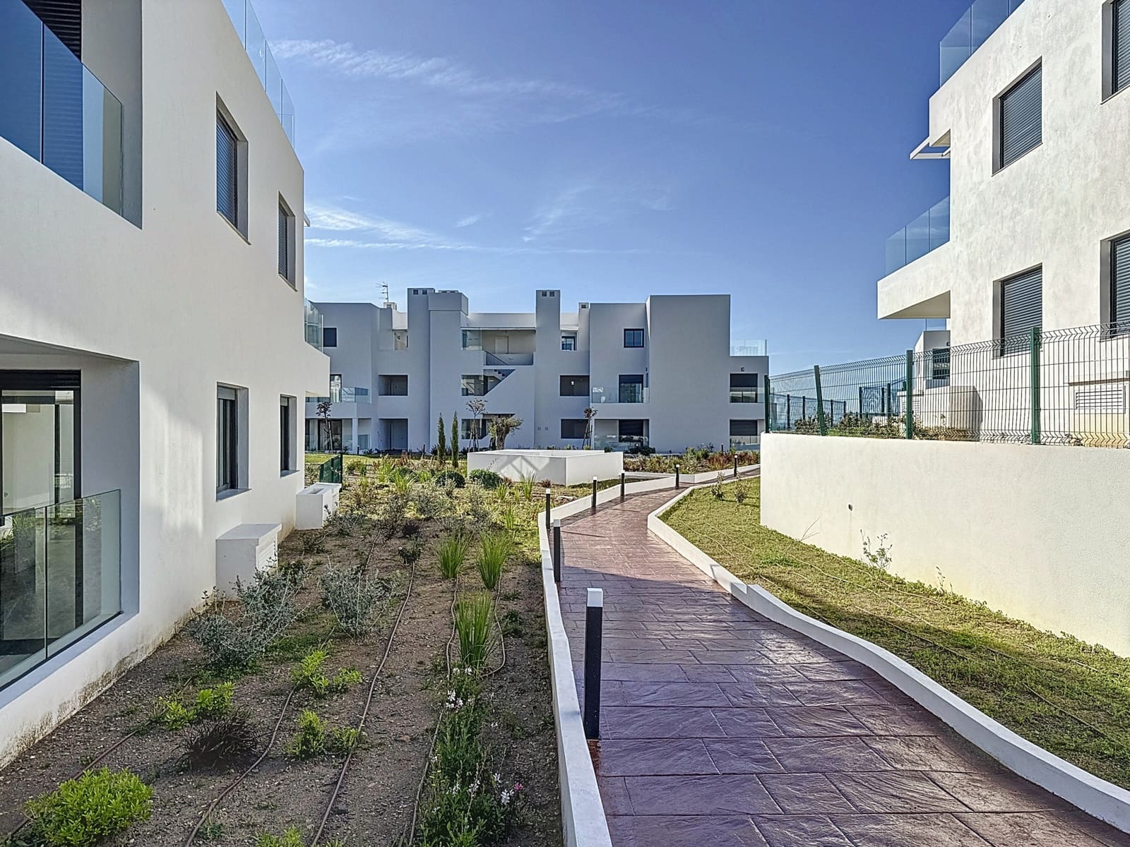 2 bedroom Apartment for sale in Casares with pool garage - € 420,000 (Ref: 8932413)