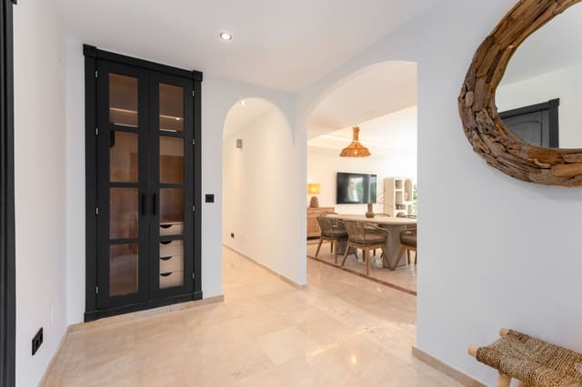 3 sovrum Lägenhet till salu i Sotogrande, San Roque med pool garage - 650 000 € (Ref: 8935096)