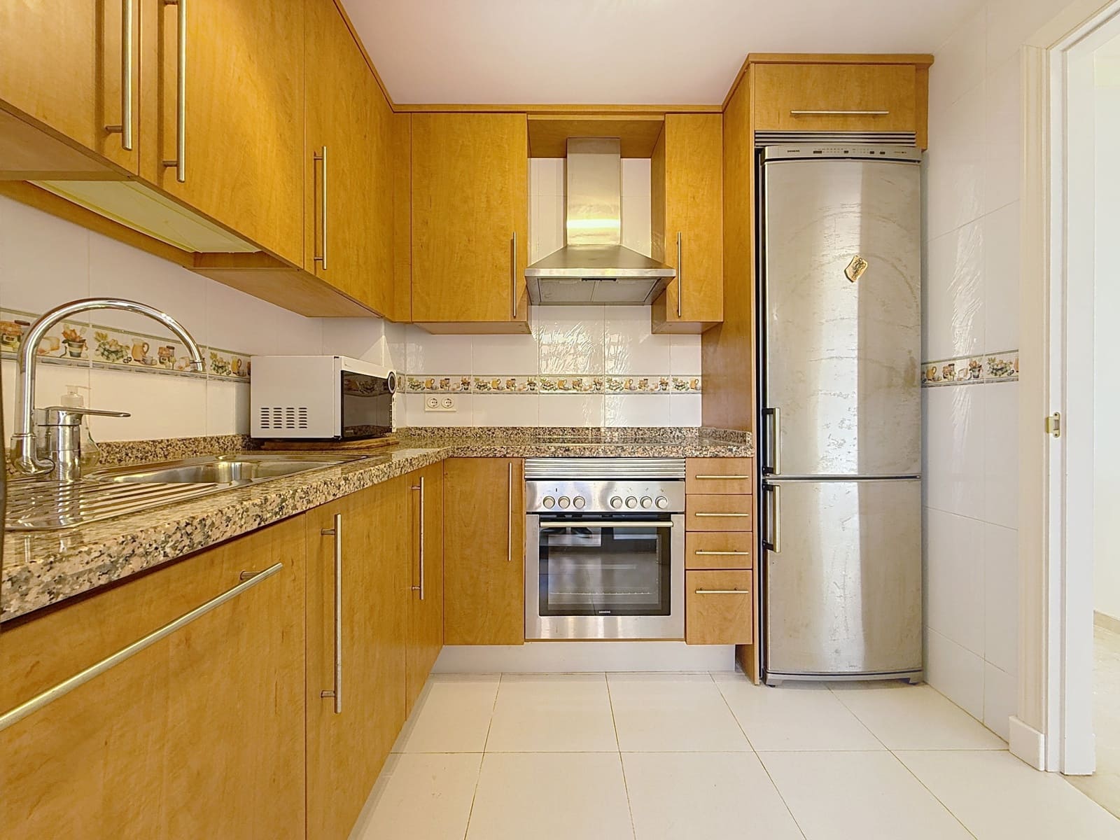 2 bedroom Apartment for sale in San Luis de Sabinillas with pool garage - € 335,000 (Ref: 9057482)