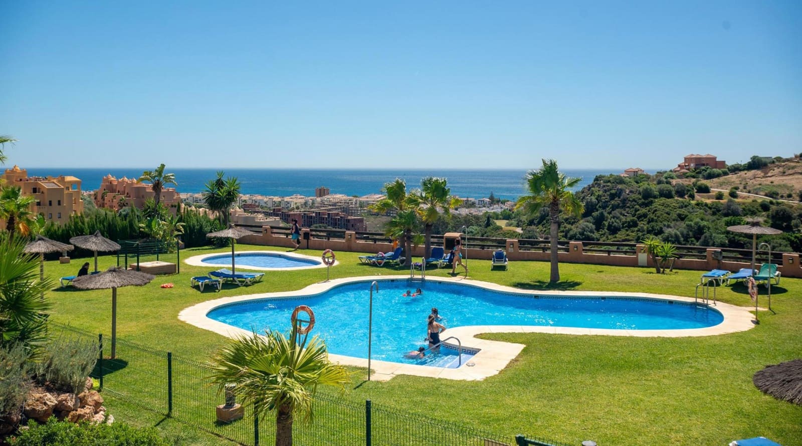 2 bedroom Apartment for sale in San Luis de Sabinillas with pool garage - € 335,000 (Ref: 9057482)