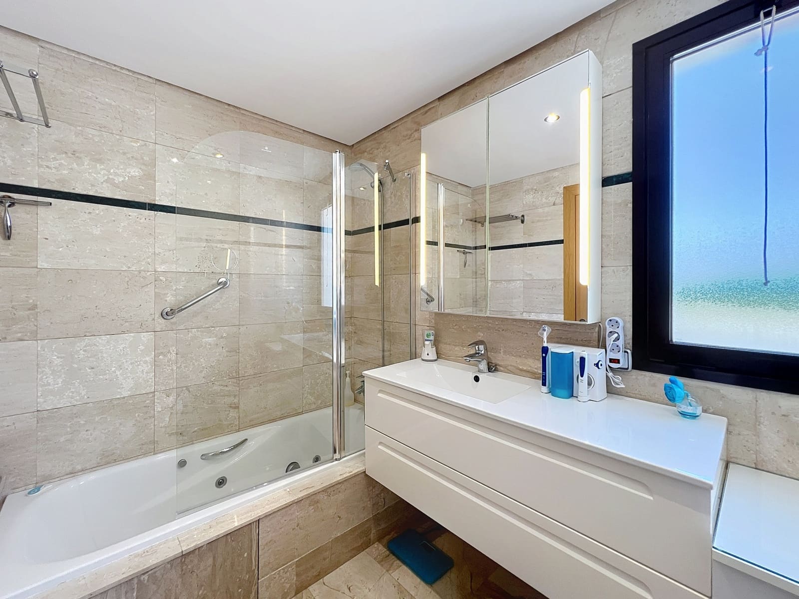 2 bedroom Penthouse for sale in Casares with pool garage - € 499,000 (Ref: 9062271)