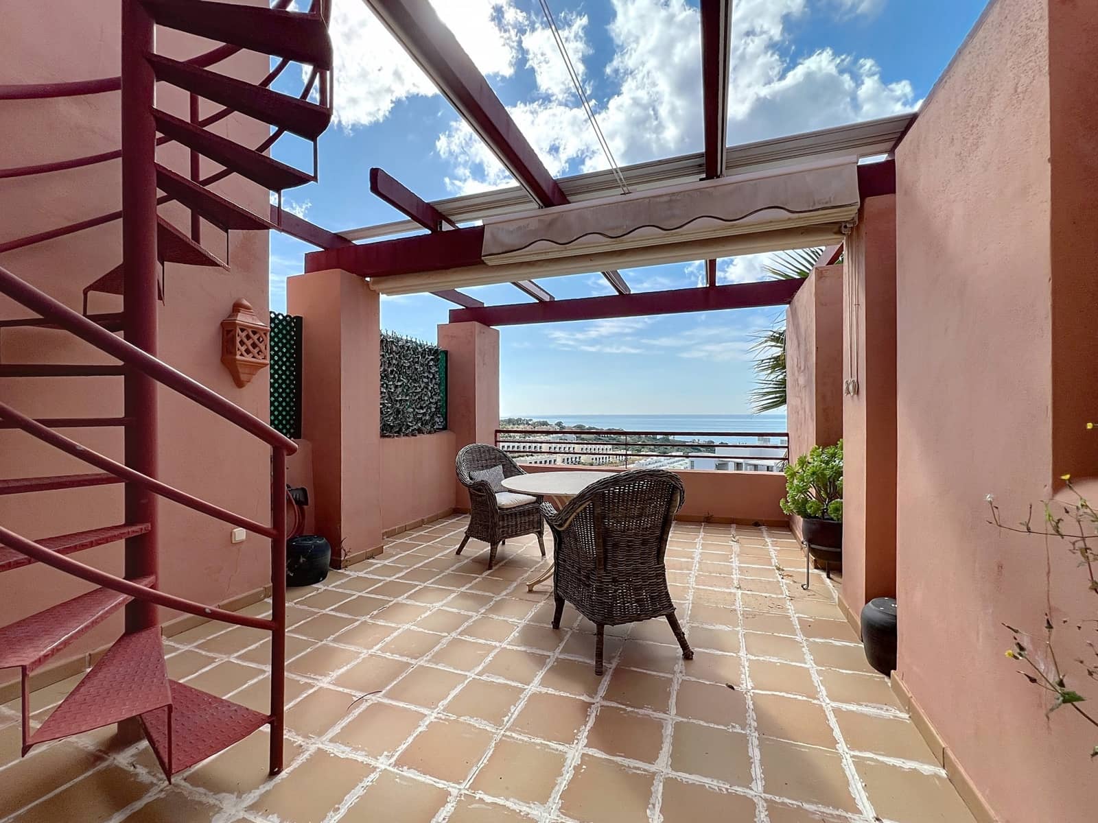 Ático de 2 habitaciones en Manilva en venta con piscina garaje - 415.000 € (Ref: 9106459)