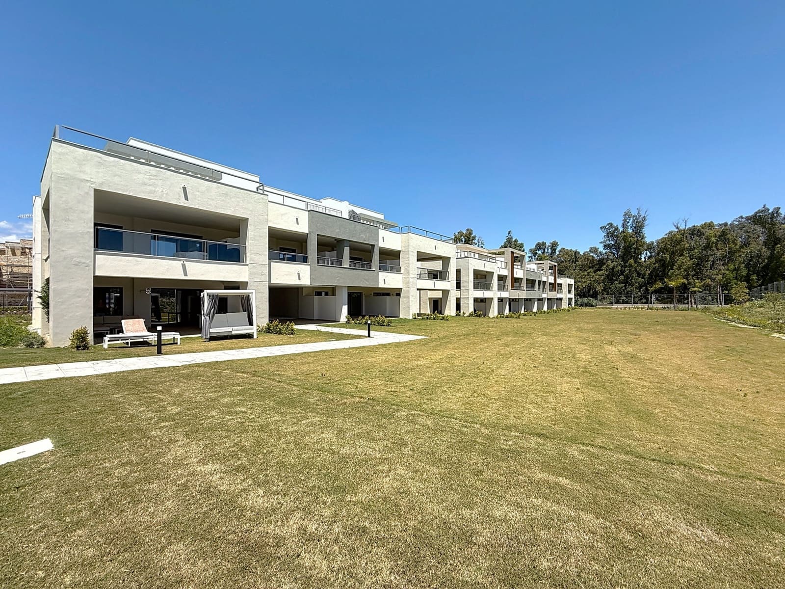 2 bedroom Apartment for sale in Casares with pool garage - € 390,000 (Ref: 9106461)