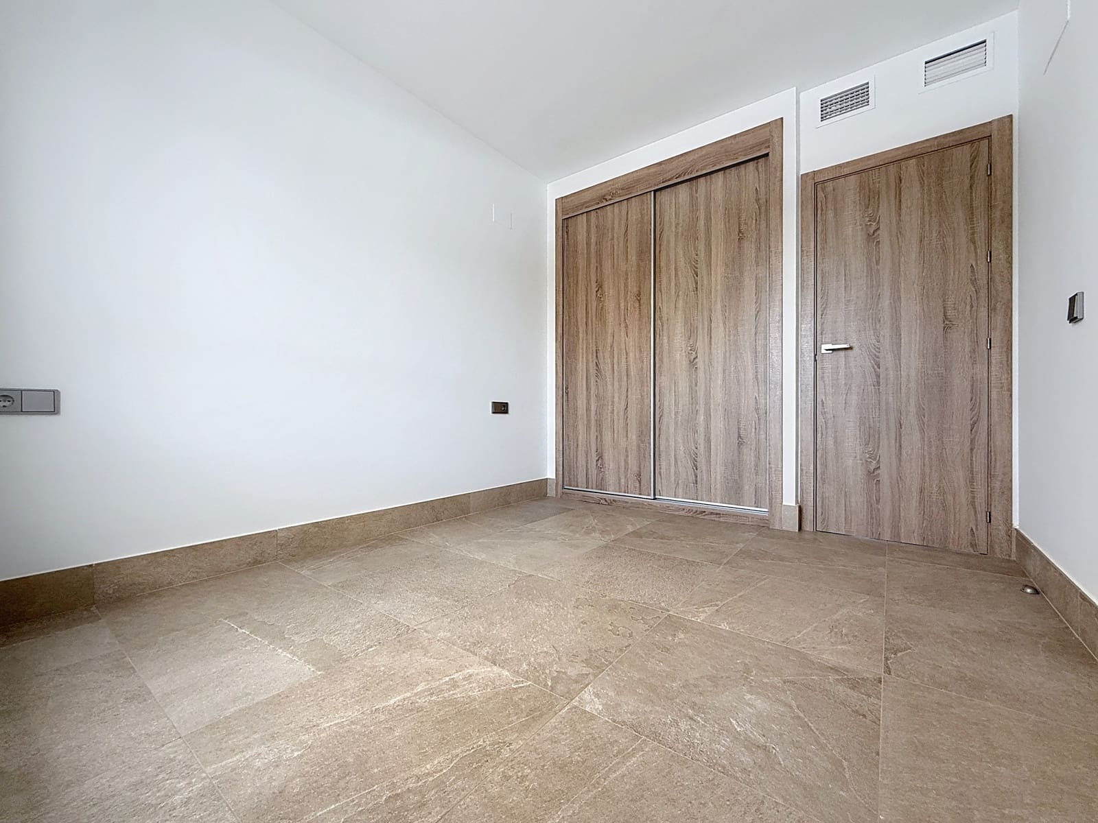 2 bedroom Apartment for sale in Casares with pool garage - € 390,000 (Ref: 9106461)