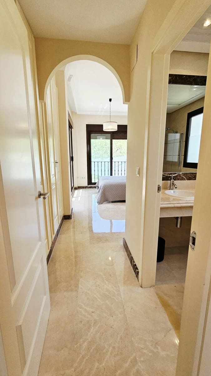 3 Zimmer Villa zu verkaufen in Estepona mit Pool Garage - 950.000 € (Ref: 9132269)