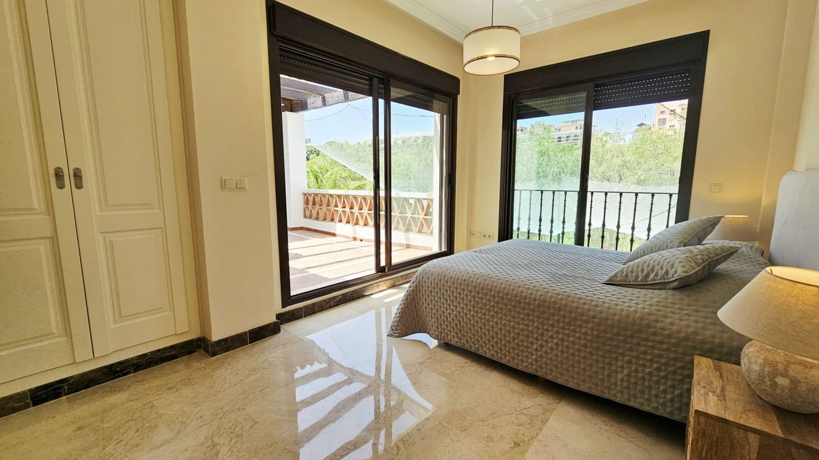 3 Zimmer Villa zu verkaufen in Estepona mit Pool Garage - 950.000 € (Ref: 9132269)