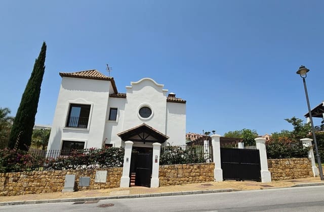 3 Zimmer Villa zu verkaufen in Estepona mit Pool Garage - 950.000 € (Ref: 9132269)