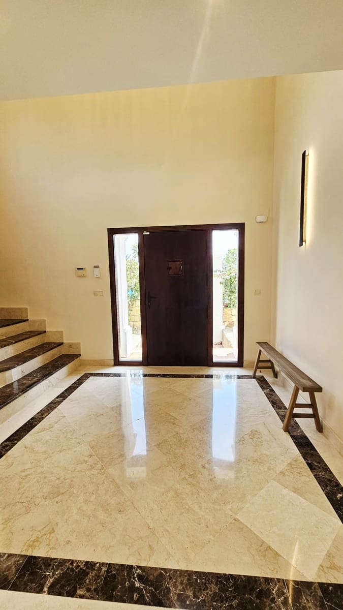 3 sovrum Villa till salu i Estepona med pool garage - 950 000 € (Ref: 9132269)
