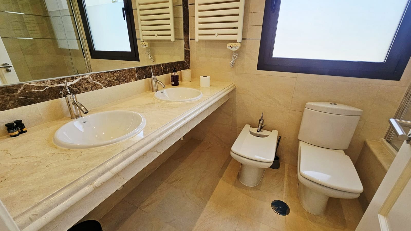 3 sovrum Villa till salu i Estepona med pool garage - 950 000 € (Ref: 9132269)