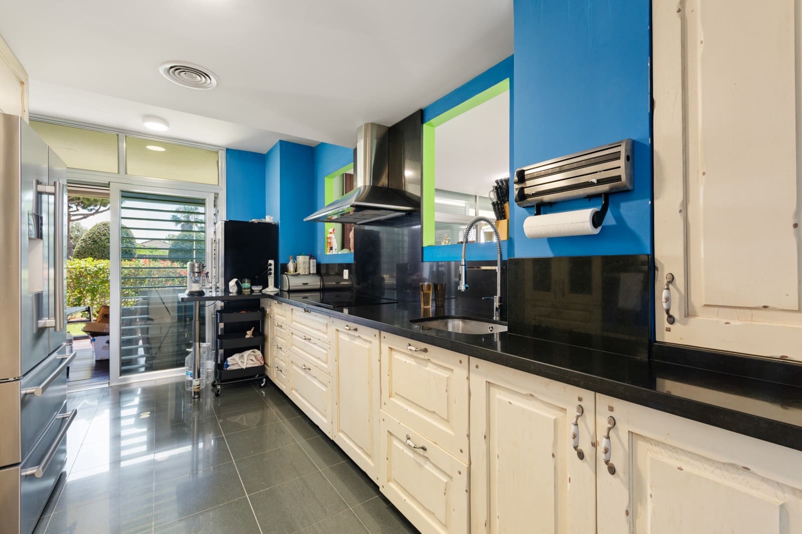 4 soverom Leilighet til salgs i Manilva med svømmebasseng garasje - € 639 000 (Ref: 9137010)