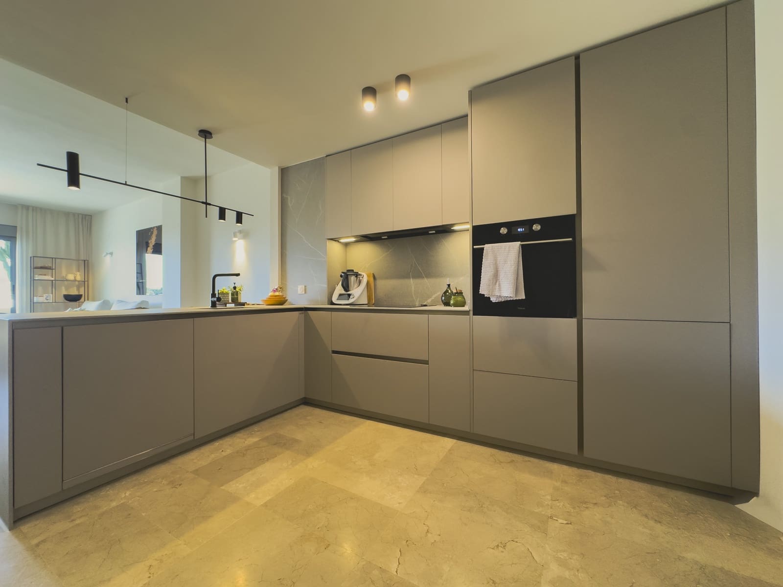 2 chambre Appartement à vendre à Manilva avec piscine garage - 359 000 € (Ref: 9159385)