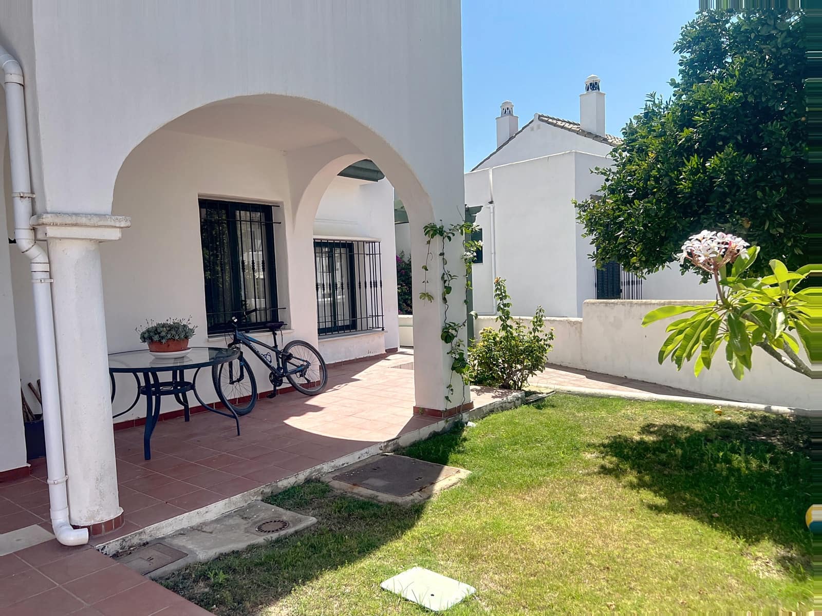 3 soveværelse Semi-Rækkehus til salg i Manilva med swimmingpool garage - € 549.000 (Ref: 9183603)