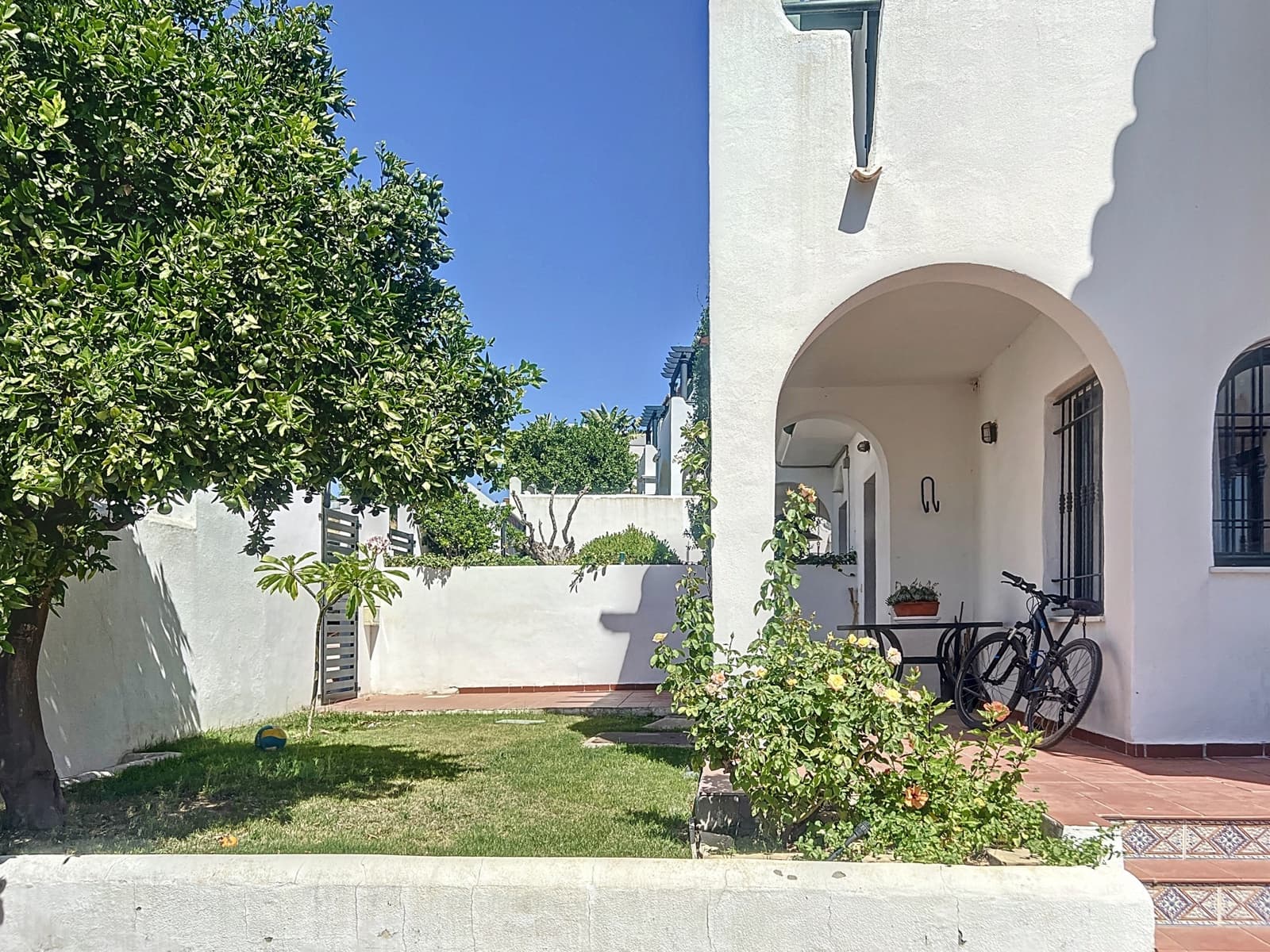 3 soveværelse Semi-Rækkehus til salg i Manilva med swimmingpool garage - € 549.000 (Ref: 9183603)