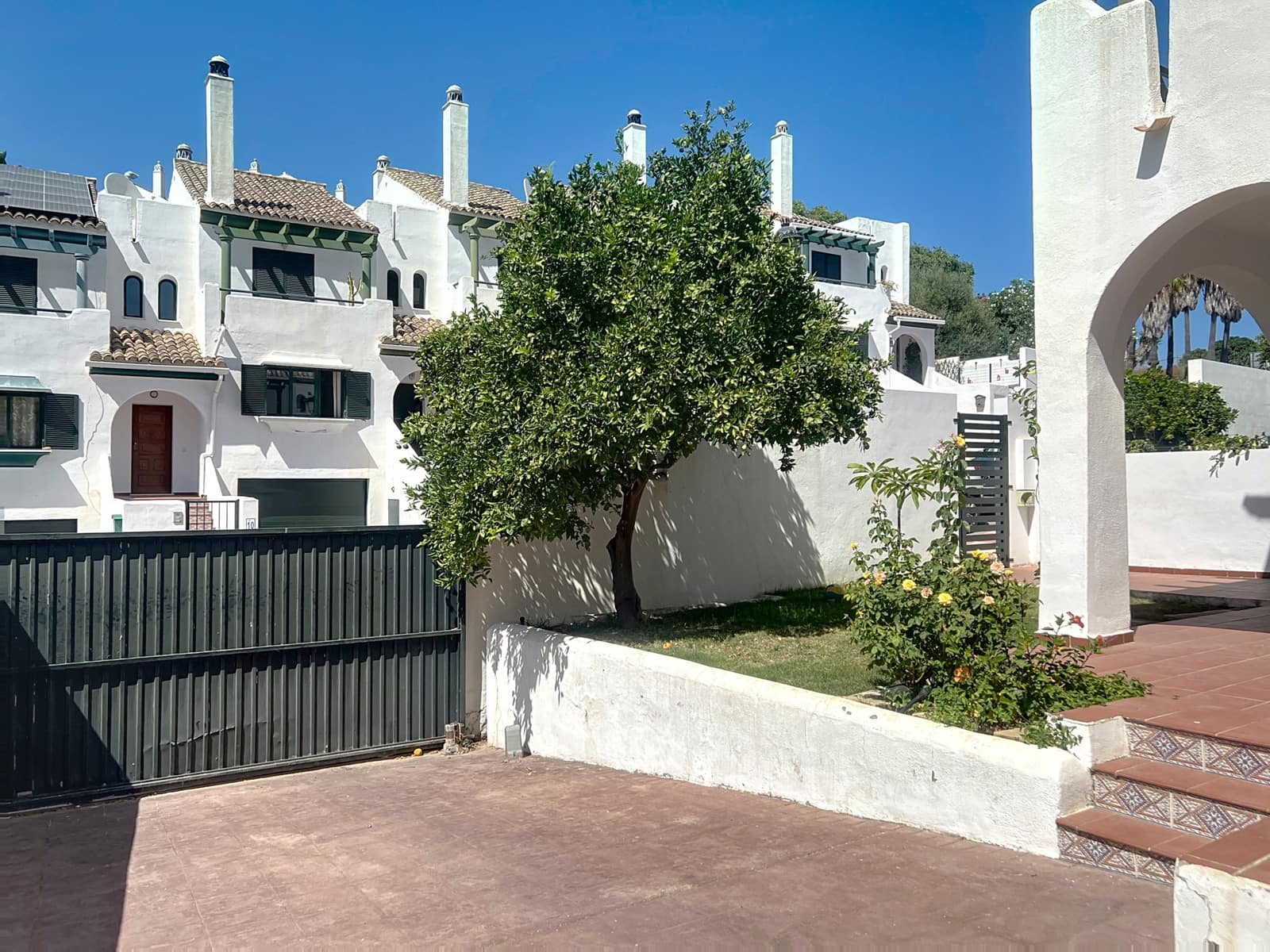 3 soveværelse Semi-Rækkehus til salg i Manilva med swimmingpool garage - € 549.000 (Ref: 9183603)