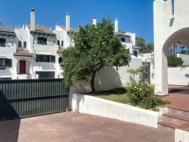 3 soveværelse Semi-Rækkehus til salg i Manilva med swimmingpool garage - € 549.000 (Ref: 9183603)