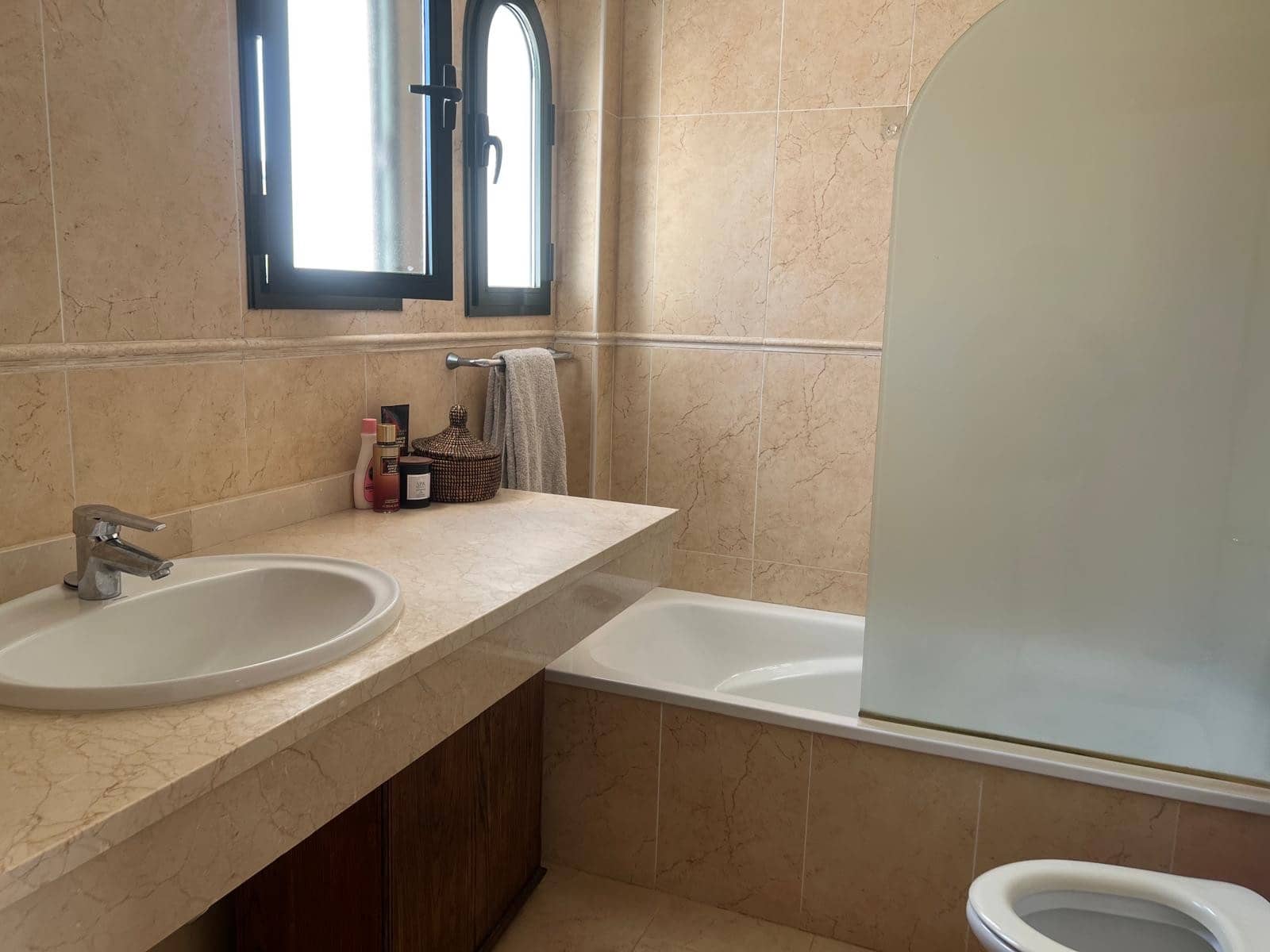 3 soveværelse Semi-Rækkehus til salg i Manilva med swimmingpool garage - € 549.000 (Ref: 9183603)