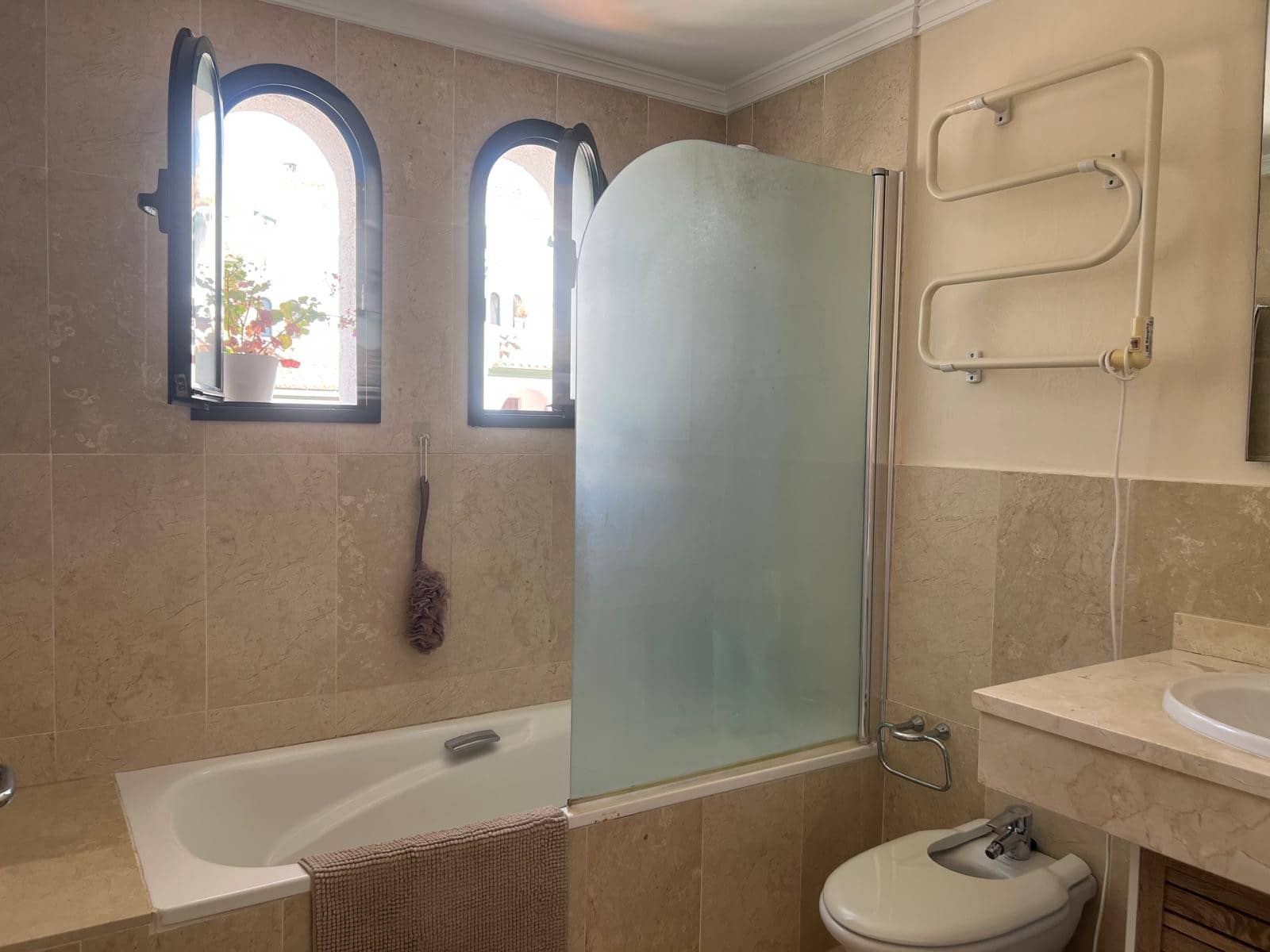 3 soveværelse Semi-Rækkehus til salg i Manilva med swimmingpool garage - € 549.000 (Ref: 9183603)