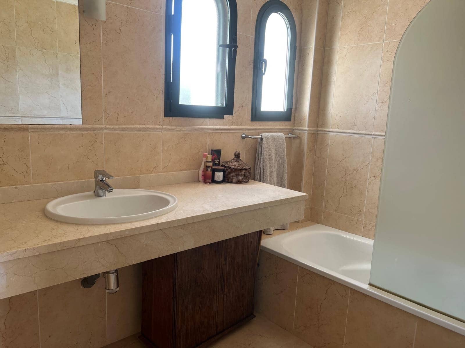 3 soveværelse Semi-Rækkehus til salg i Manilva med swimmingpool garage - € 549.000 (Ref: 9183603)