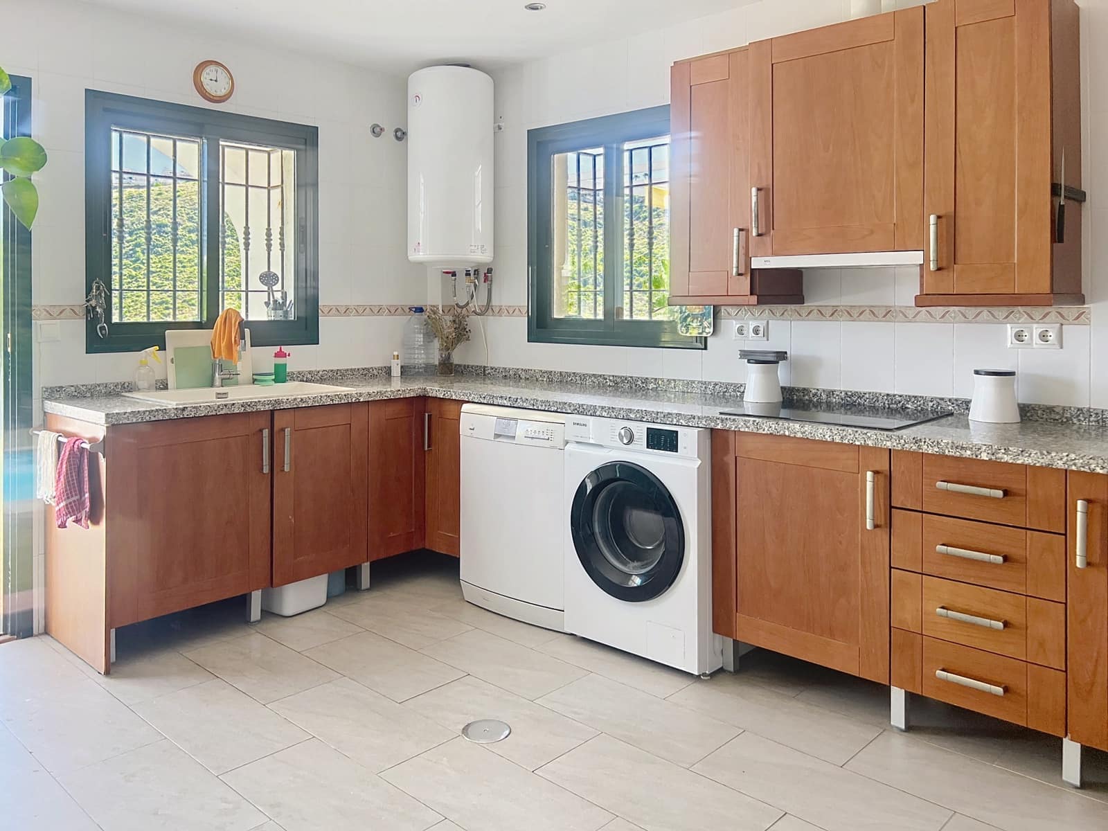 3 soveværelse Semi-Rækkehus til salg i Manilva med swimmingpool garage - € 549.000 (Ref: 9183603)