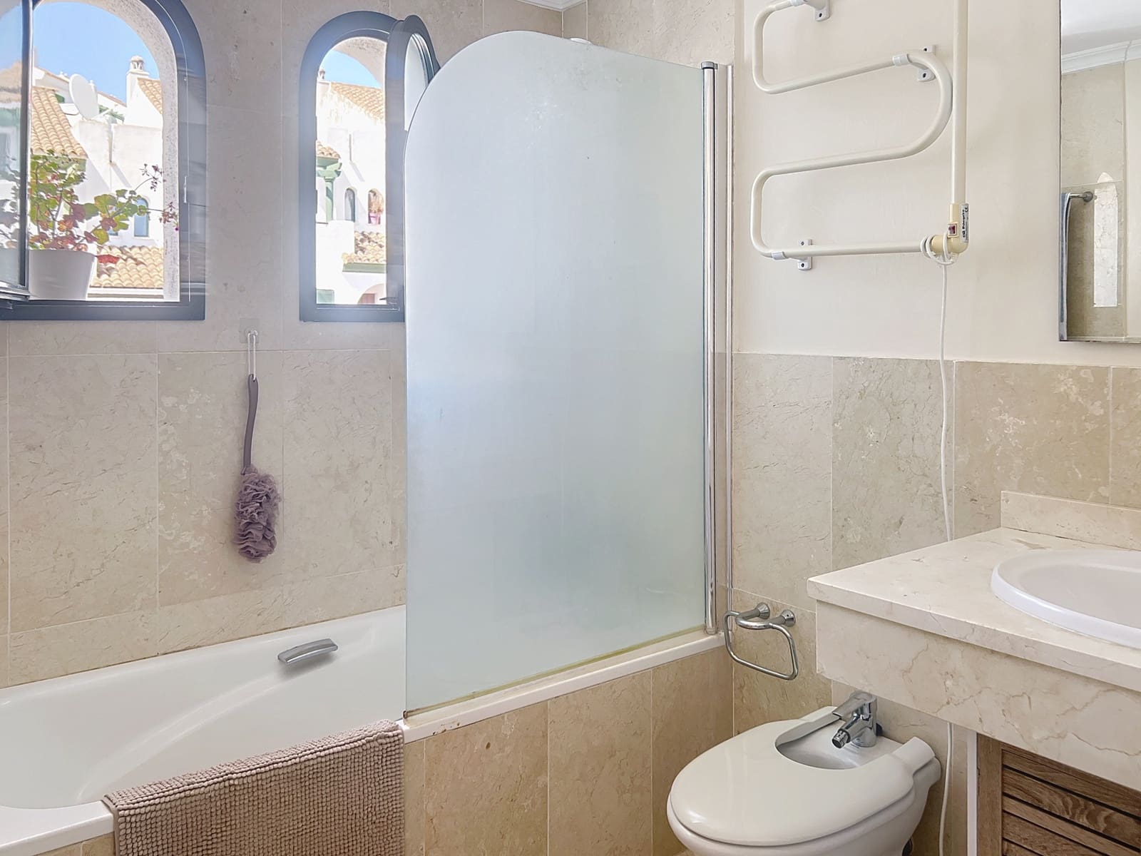 3 soveværelse Semi-Rækkehus til salg i Manilva med swimmingpool garage - € 549.000 (Ref: 9183603)