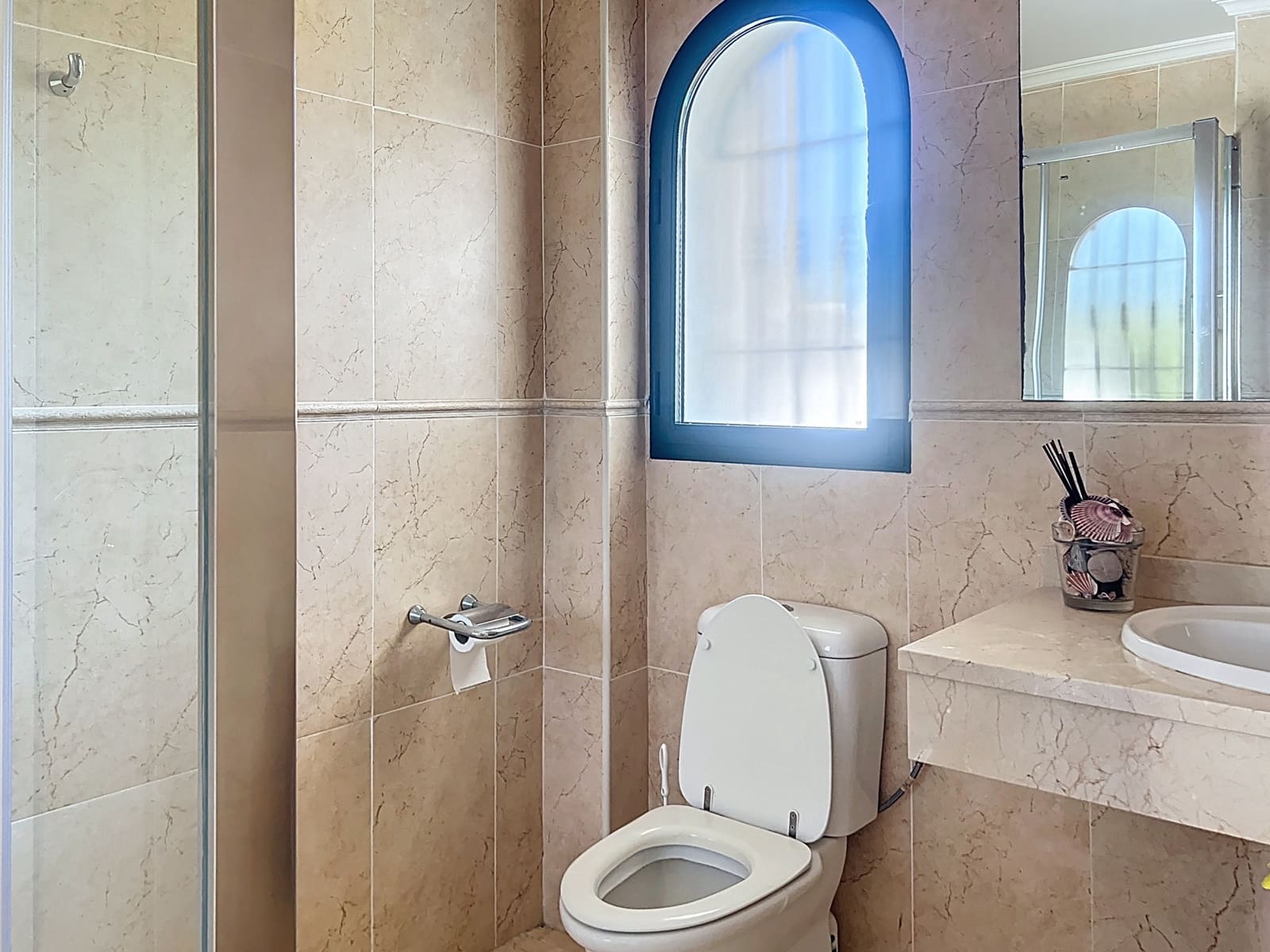 3 soveværelse Semi-Rækkehus til salg i Manilva med swimmingpool garage - € 549.000 (Ref: 9183603)