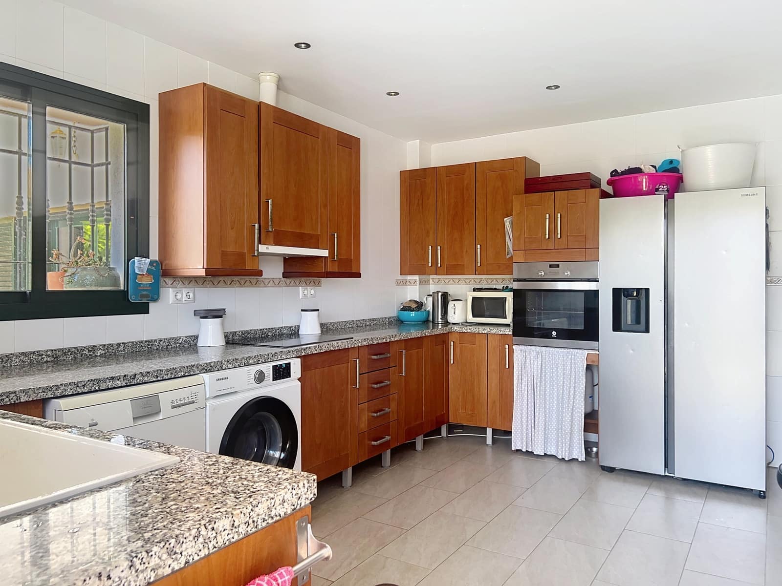 3 soveværelse Semi-Rækkehus til salg i Manilva med swimmingpool garage - € 549.000 (Ref: 9183603)