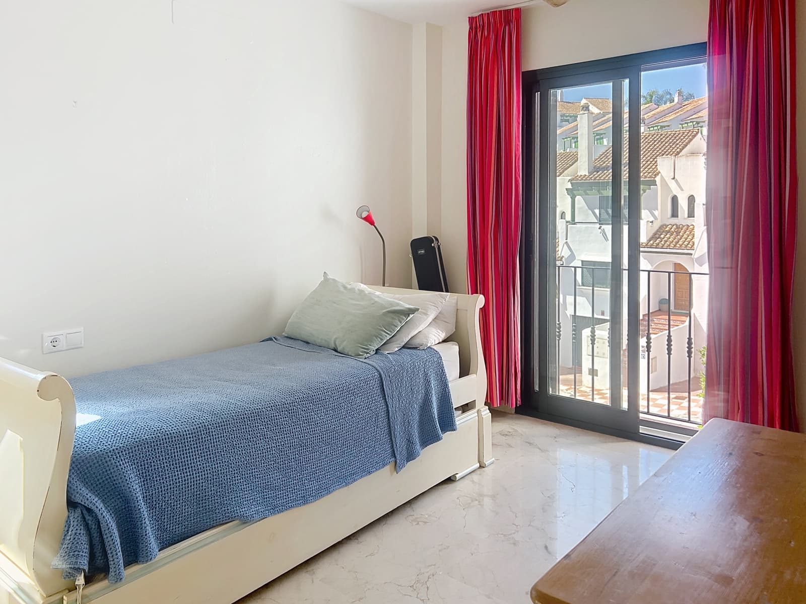 3 soveværelse Semi-Rækkehus til salg i Manilva med swimmingpool garage - € 549.000 (Ref: 9183603)