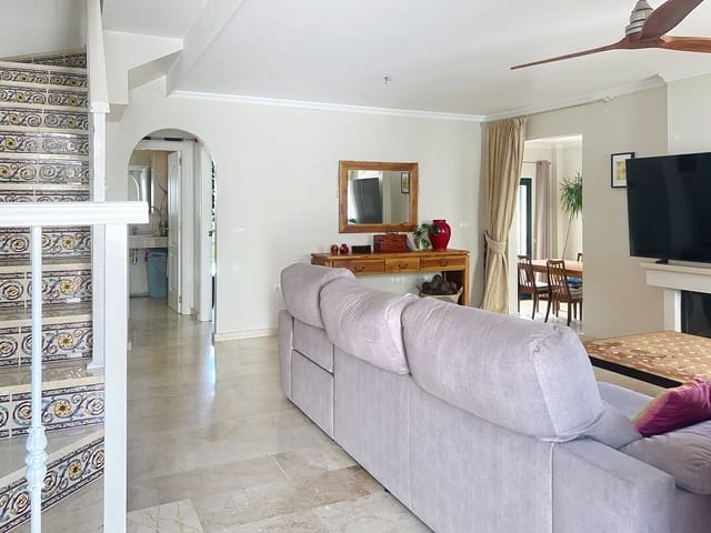 3 soveværelse Semi-Rækkehus til salg i Manilva med swimmingpool garage - € 549.000 (Ref: 9183603)