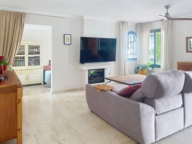 3 soveværelse Semi-Rækkehus til salg i Manilva med swimmingpool garage - € 549.000 (Ref: 9183603)