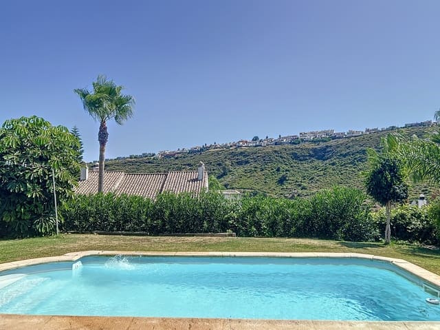 3 soveværelse Semi-Rækkehus til salg i Manilva med swimmingpool garage - € 549.000 (Ref: 9183603)