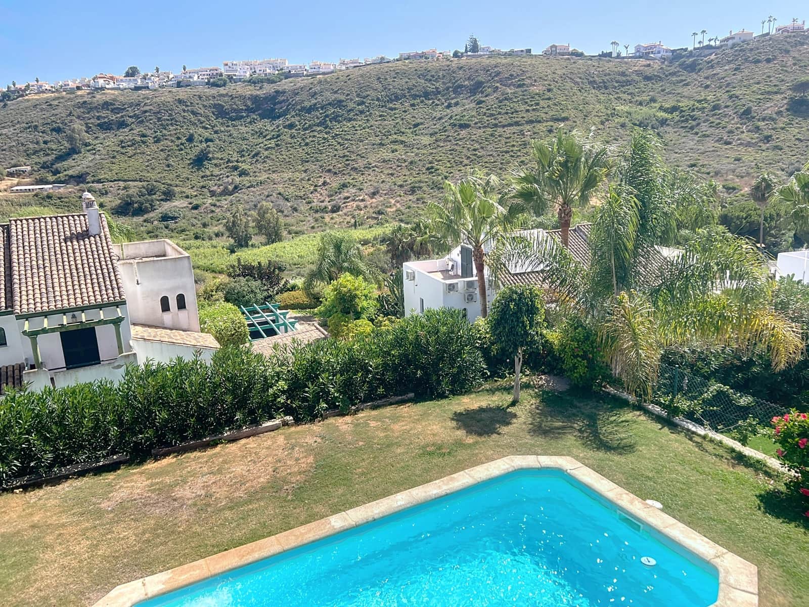 3 soveværelse Semi-Rækkehus til salg i Manilva med swimmingpool garage - € 549.000 (Ref: 9183603)