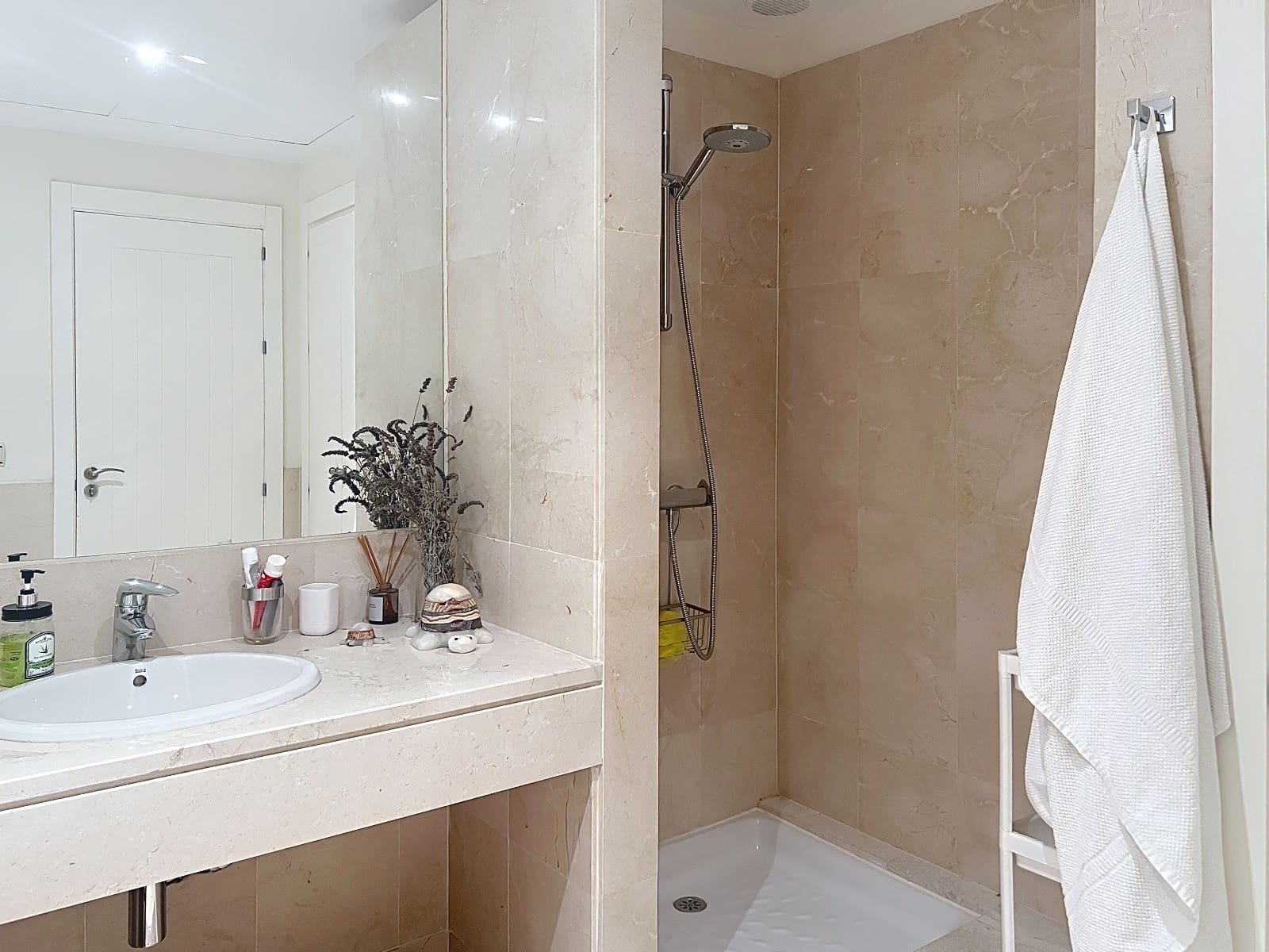 2 slaapkamer Appartement te koop in Manilva met zwembad garage - € 359.000 (Ref: 9197688)