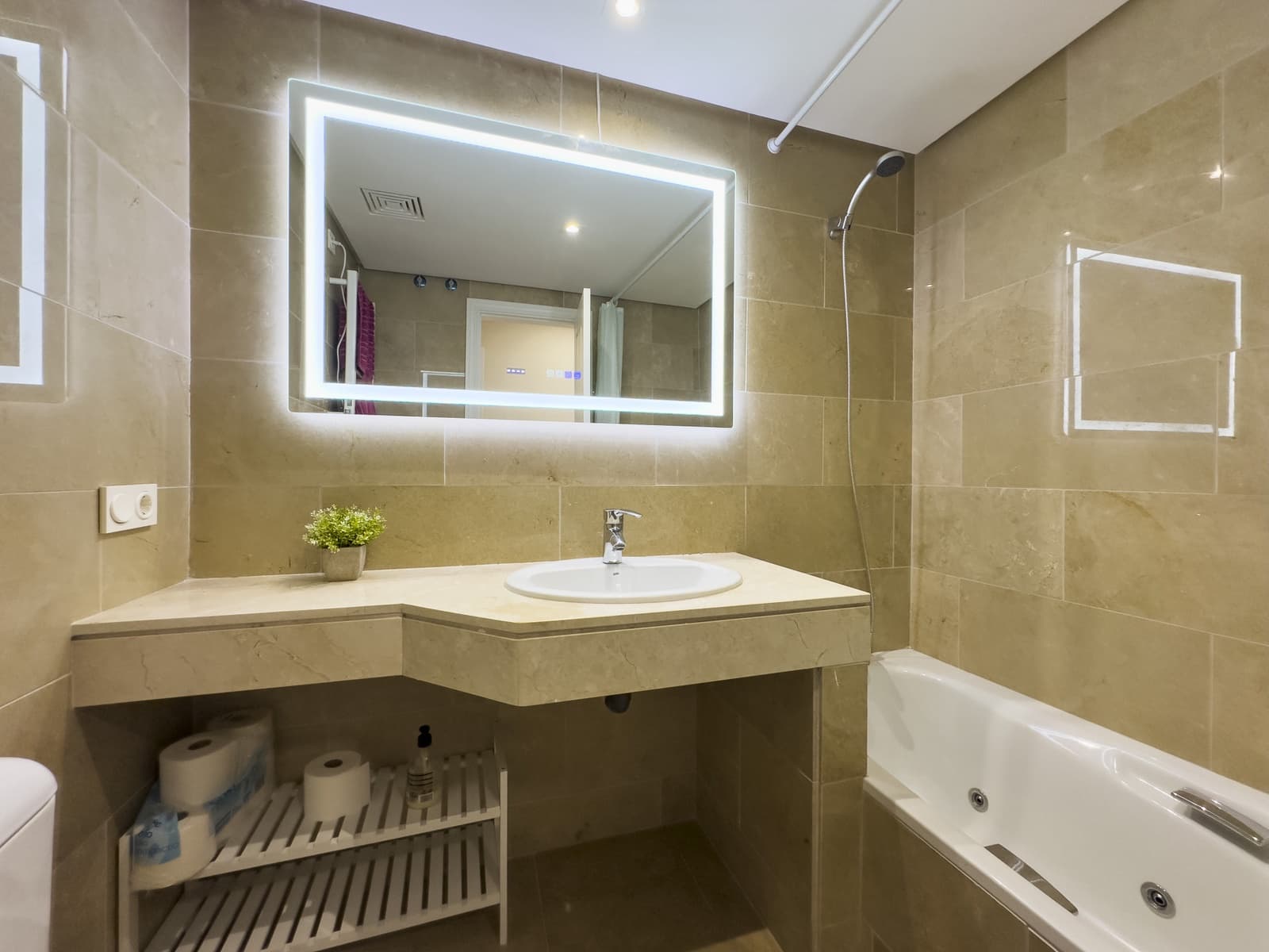 2 sypialnia Apartament na sprzedaż w Manilva z basenem garażem - 329 000 € (Ref: 9239832)