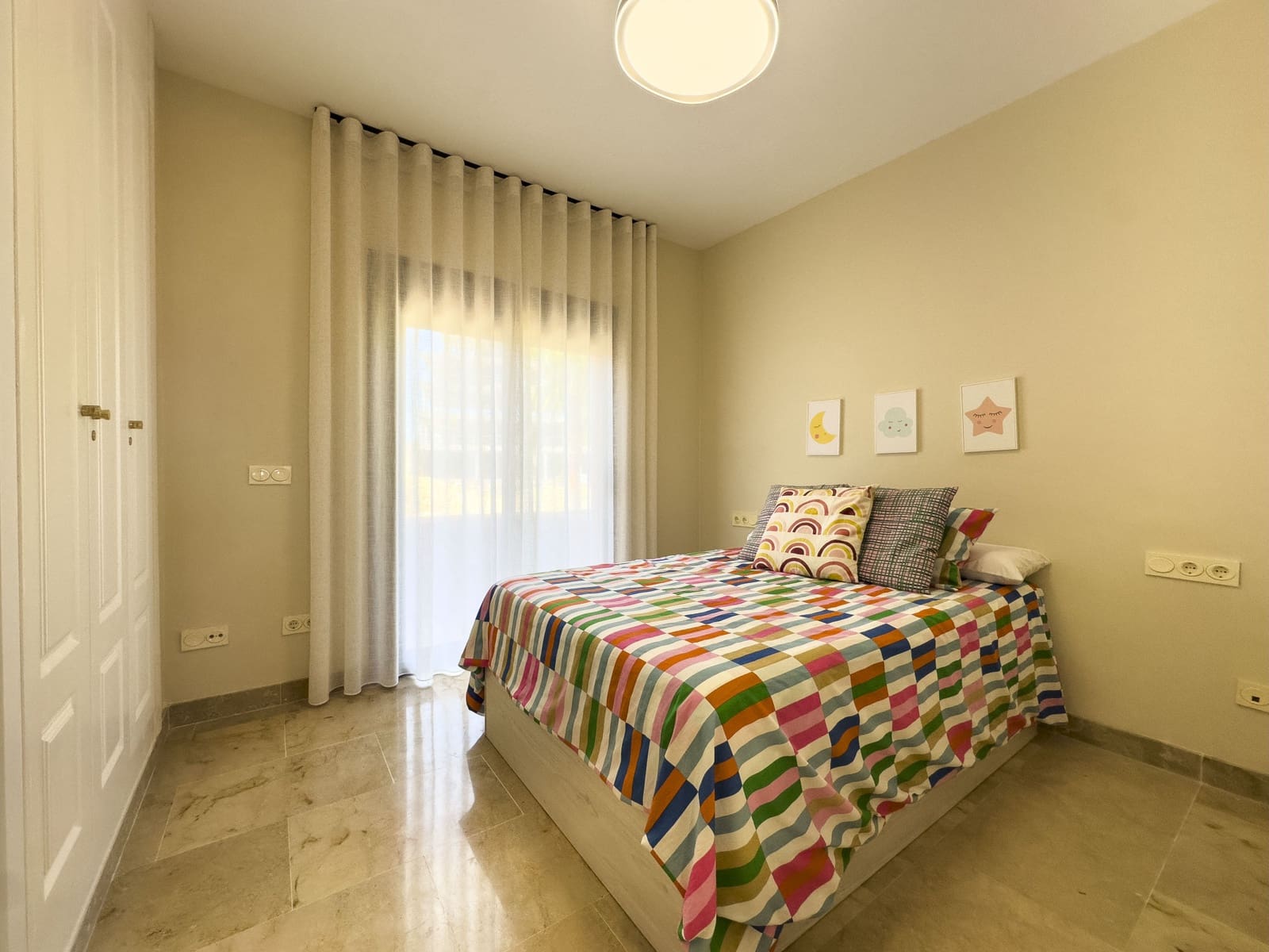 2 sypialnia Apartament na sprzedaż w Manilva z basenem garażem - 329 000 € (Ref: 9239832)